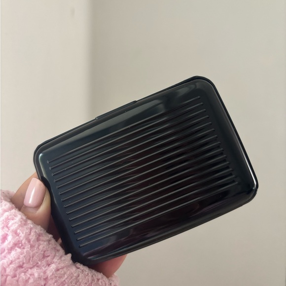 🔴 3 x $15 | Wallet Credit Card Anti-RFID Scanning Hard Case - Picture 4 of 8